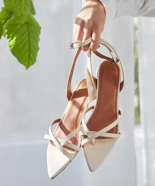 menue（メヌエ）の「ポインテッドトゥストラップサンダル（サンダル・レディース・アイボリー/ブラック/ダークブラウン・S/M/L/LL）」の6枚目の写真