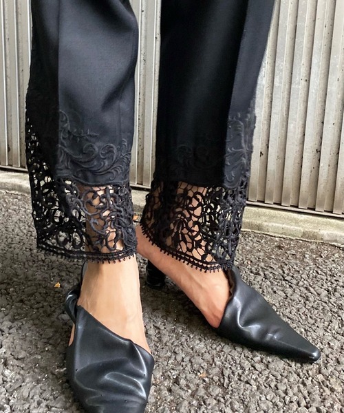 Ameri（アメリ）の「HEM LACE TAPERED PANTS（スラックス）」 - WEAR
