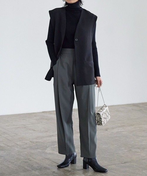 KOBE LETTUCE（コウベレタス）の「フロントタックストレートパンツ（スラックス・レディース・ホワイト/グレイッシュベージュ/ブラック/グレー系/チャコール・PM/M/MEDIUM/TALL）」の19枚目の写真