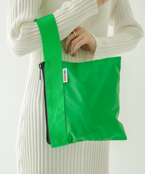 mystic(ミスティック)の「NYLONY ワンハンドバッグ(ハンドバッグ・レディース・ピンク/グリーン/オレンジ/ブルー・ONE SIZE)」の2枚目の写真