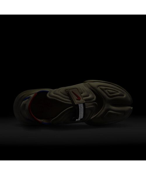 NIKE（ナイキ）の「ナイキ アクア リフト プレミアム ウィメンズシューズ / 厚底 スニーカーサンダル / Nike Aqua Rift Premium Women's Shoes（サンダル・レディース・ホワイト系その他・23/24/25/26/25.5/26.5/22.5/24.5/23.5）」の9枚目の写真