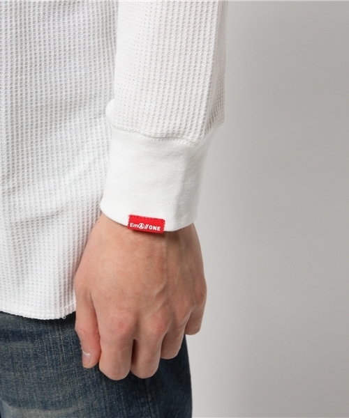 WHO'S WHO gallery（フーズフーギャラリー）の「【Em@//ONE】ワッフルカットソー（Tシャツ/カットソー・メンズ・ホワイト/ネイビー・LARGE/MEDIUM）」の3枚目の写真