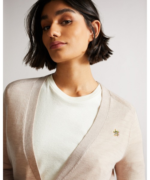Ted Baker(テッドベーカー)の「AIYLEEN Vフロント クロップド カーディガン(カーディガン/ボレロ・レディース・キャメル/グレー系その他2・3/0/2/1)」の8枚目の写真