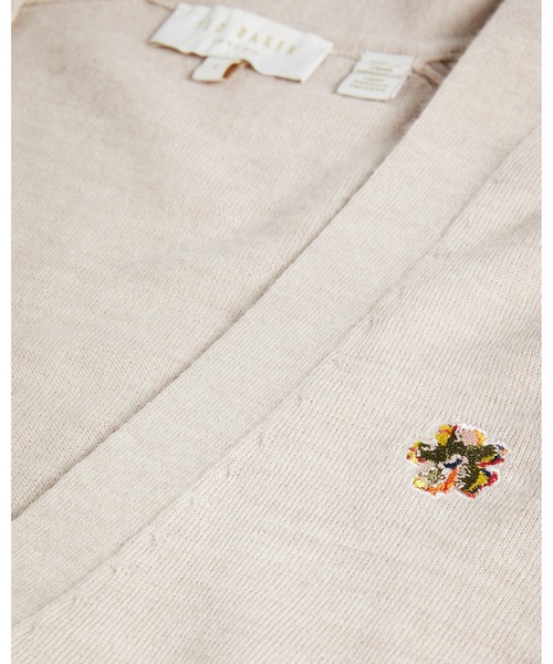 Ted Baker(テッドベーカー)の「AIYLEEN Vフロント クロップド カーディガン(カーディガン/ボレロ・レディース・キャメル/グレー系その他2・3/0/2/1)」の9枚目の写真