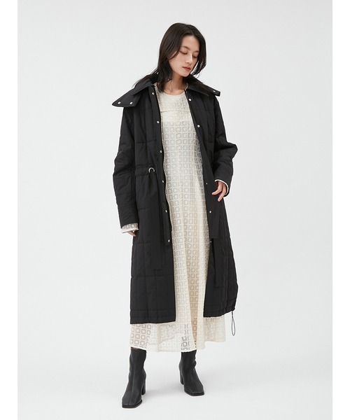 FRAY I.D（フレイアイディー）の「サスティナブルキルティングコート（ステンカラーコート・レディース・ブラック/オフホワイト・1/0）」の7枚目の写真