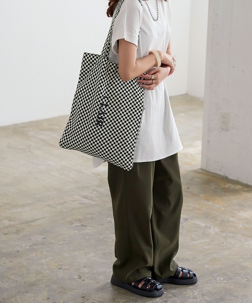 KOBE LETTUCE（コウベレタス）の「チェックロゴプリントトートバッグ[B1497]（トートバッグ・レディース・ブラック/ベージュ/グリーン・FREE）」の2枚目の写真