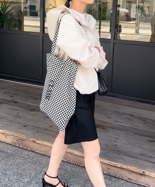 KOBE LETTUCE（コウベレタス）の「チェックロゴプリントトートバッグ[B1497]（トートバッグ・レディース・ブラック/ベージュ/グリーン・FREE）」の8枚目の写真