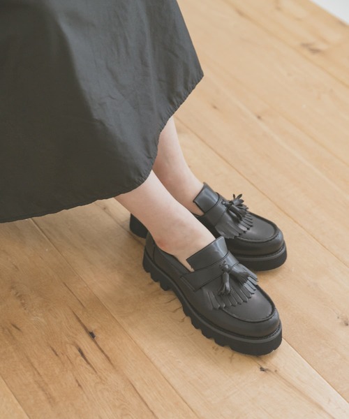 ITEMS URBANRESEARCH（アイテムズ アーバンリサーチ）の「トラックソールタッセルローファー（ローファー・レディース・ブラック・SMALL/MEDIUM/LARGE）」の4枚目の写真