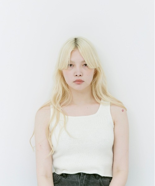 17HR（セブンティーンアワーズ）の「ニットタンクトップ（タンクトップ・レディース・ホワイト/ブラック/ブルー・FREE）」の2枚目の写真