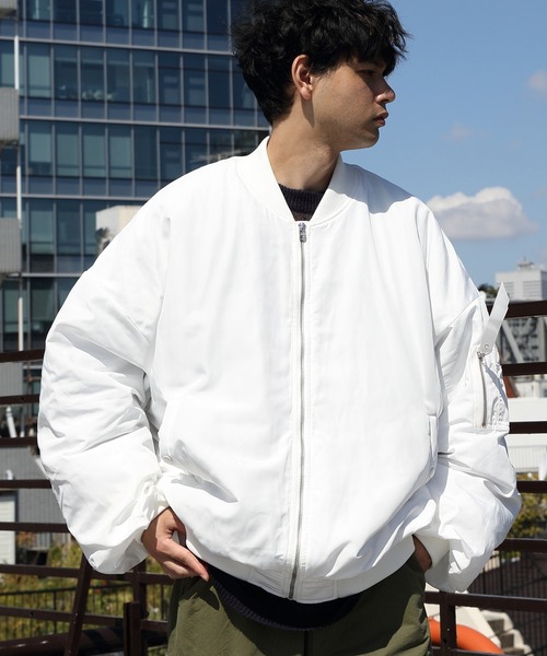 ８(eight)（エイト）の「ビッグ中綿ＭＡ-1（MA-1・メンズ・ブラック/オリーブ/グレイッシュベージュ/オフホワイト・LARGE/MEDIUM）」の6枚目の写真