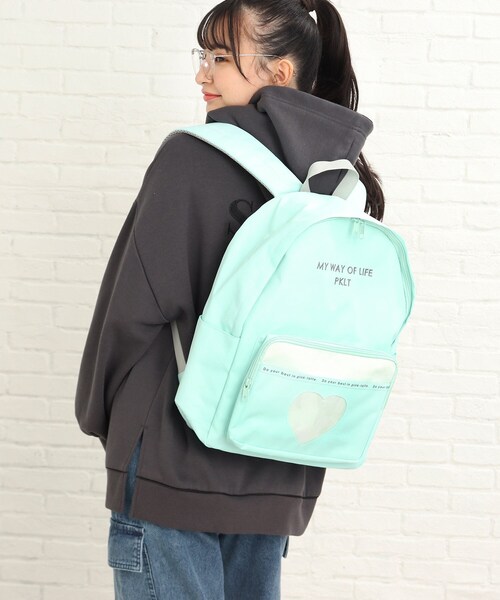 PINK-latte(ピンクラテ)の「【容量約22L】ハートポケットリュック(バックパック/リュック・キッズ・ライトグリーン/ブラック/サックスブルー・00)」の3枚目の写真