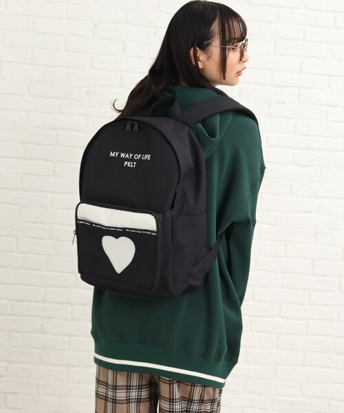 PINK-latte(ピンクラテ)の「【容量約22L】ハートポケットリュック(バックパック/リュック・キッズ・ライトグリーン/ブラック/サックスブルー・00)」の2枚目の写真