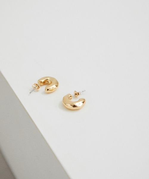 ADAM ET ROPE'(アダムエロペ)の「【LES BIJOUX】ニュアンスフープピアス(ピアス(両耳用)・レディース・シルバー/ゴールド・FREE)」の2枚目の写真