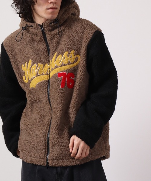 Bling Leads(ブリングリーズ)の「Bling Leads ボアサガラ刺繍ZIPパーカー(パーカー・メンズ・ベージュ×ブラック/ブラック×ベージュ/ホワイト×グリーン/ダークグリーン系/ホワイト/ブラウン系その他・XL/L/M)」の6枚目の写真
