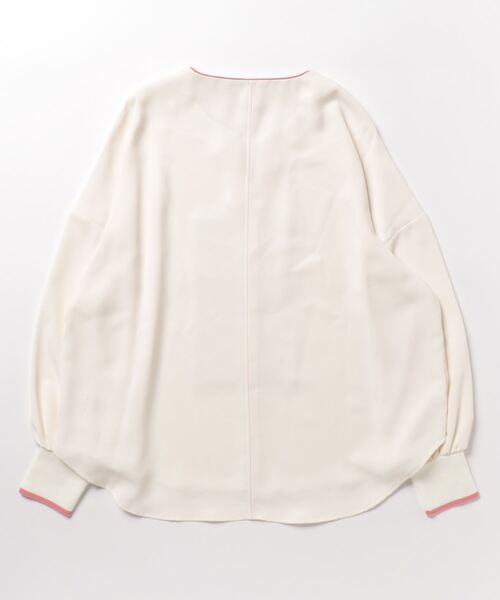 Q（キュー）の「キーネックパイピングブラス（シャツ/ブラウス・レディース・アイボリー/ブラック・MEDIUM）」の3枚目の写真