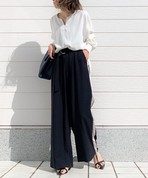 Q（キュー）の「キーネックパイピングブラス（シャツ/ブラウス・レディース・アイボリー/ブラック・MEDIUM）」の12枚目の写真