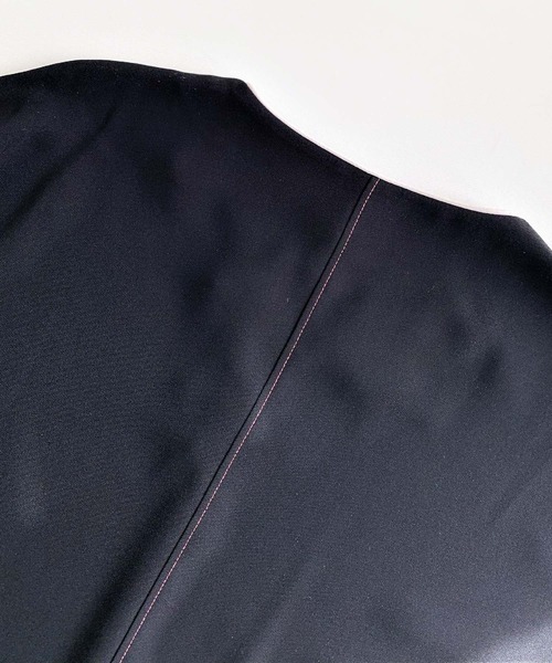 Q（キュー）の「キーネックパイピングブラス（シャツ/ブラウス・レディース・アイボリー/ブラック・MEDIUM）」の8枚目の写真