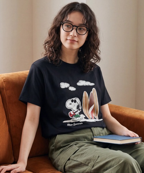PEANUTS(ピーナッツ)の「【T18】【PEANUTS/ピーナッツ】UKULELE SNOOPY TEE(Tシャツ/カットソー・レディース・ブラック/ホワイト・LARGE/MEDIUM/SMALL)」の2枚目の写真