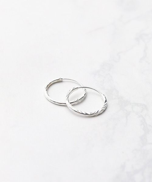 ARCHIVER(アーカイバ)の「【Al】SILVER925 14mmツイストフープピアス(ピアス(両耳用)・レディース・シルバー・FREE)」の2枚目の写真