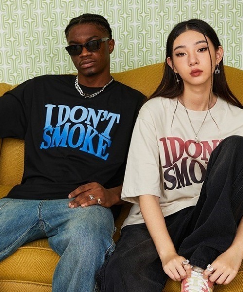 A'GEM/9 × .kom『DONSMOKE/ドンスモーク』スローガン 半袖 カットソー