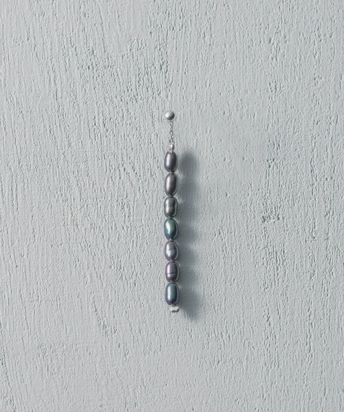 and cloud(アンドクラウド)の「Color Pearl 2way Kahki-Graysh Perple Pierce / Single(ピアス(片耳用)・レディース・イエローゴールド/シルバー・FREE)」の4枚目の写真