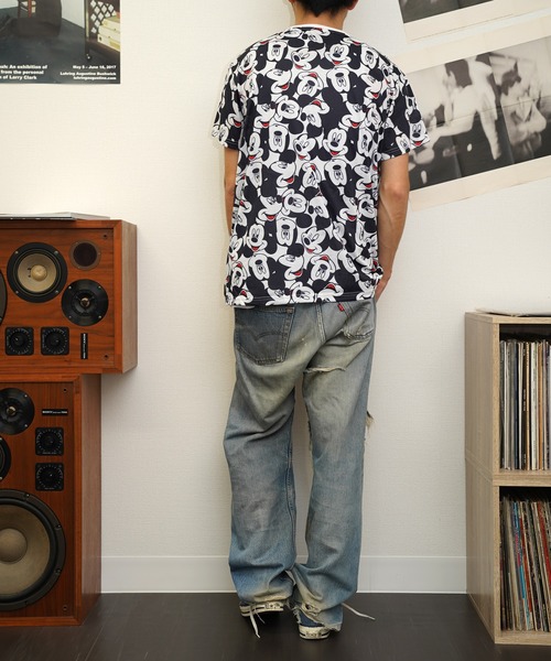 2AM（ツーエイエム）の「【THRIFTY LOOK/スリフティールック】MICKEY MOUSE"AOP HEADS"TEE　ミッキーマウス/ディズニー/ユーズドライクTシャツ（Tシャツ/カットソー・メンズ・ブラック・X-LARGE）」の3枚目の写真