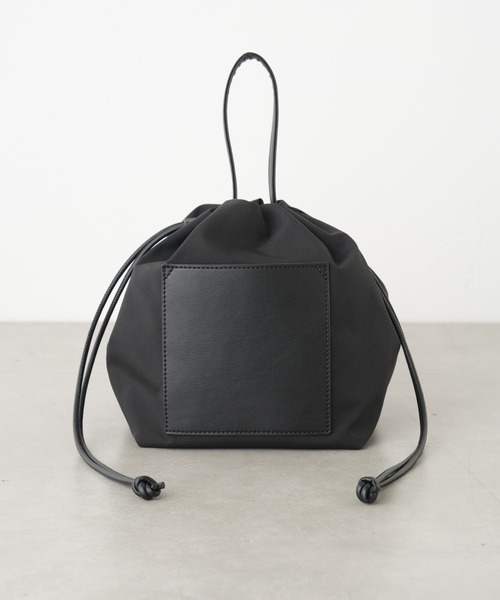 Actually(アクチュアリー)の「ナイロン巾着バッグ(ショルダーバッグ・レディース・ベージュ/グレー/ブラック・フリー)」の2枚目の写真