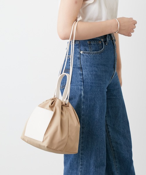 Actually(アクチュアリー)の「ナイロン巾着バッグ(ショルダーバッグ・レディース・ベージュ/グレー/ブラック・フリー)」の8枚目の写真