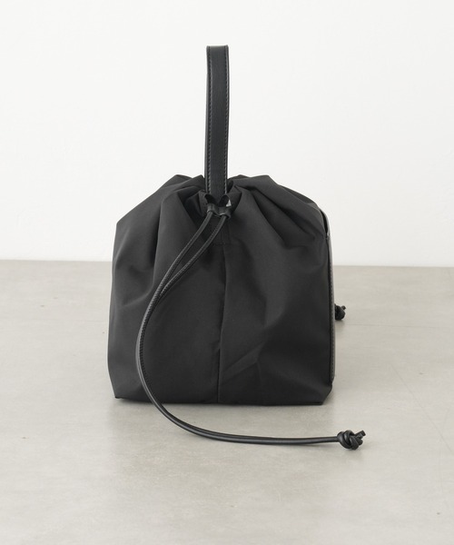 Actually(アクチュアリー)の「ナイロン巾着バッグ(ショルダーバッグ・レディース・ベージュ/グレー/ブラック・フリー)」の11枚目の写真