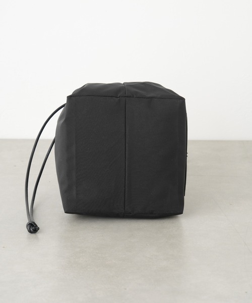 Actually(アクチュアリー)の「ナイロン巾着バッグ(ショルダーバッグ・レディース・ベージュ/グレー/ブラック・フリー)」の12枚目の写真