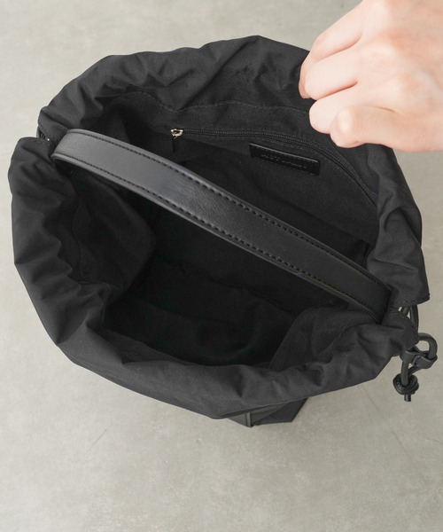 Actually(アクチュアリー)の「ナイロン巾着バッグ(ショルダーバッグ・レディース・ベージュ/グレー/ブラック・フリー)」の13枚目の写真