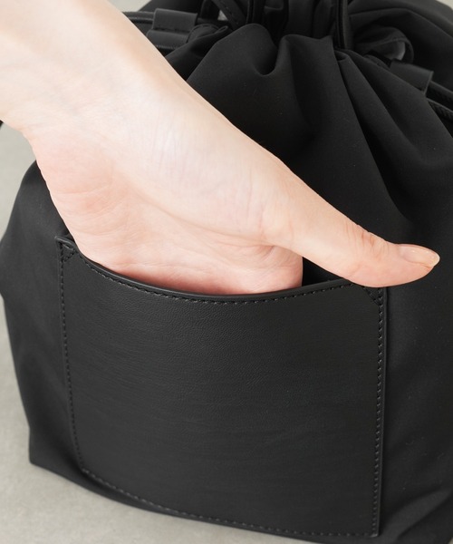 Actually(アクチュアリー)の「ナイロン巾着バッグ(ショルダーバッグ・レディース・ベージュ/グレー/ブラック・フリー)」の16枚目の写真