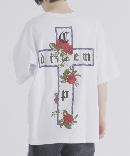 RE730（アールイーセブンサーティー）の「RE730 十字薔薇モチーフ　半袖ビッグシルエットTシャツ（Tシャツ/カットソー・メンズ・オフホワイト/ブラック/チャコールグレー・LARGE/MEDIUM/X-LARGE）」の2枚目の写真