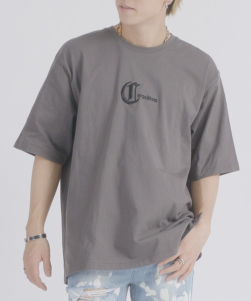 RE730（アールイーセブンサーティー）の「RE730 十字薔薇モチーフ　半袖ビッグシルエットTシャツ（Tシャツ/カットソー・メンズ・オフホワイト/ブラック/チャコールグレー・LARGE/MEDIUM/X-LARGE）」の3枚目の写真