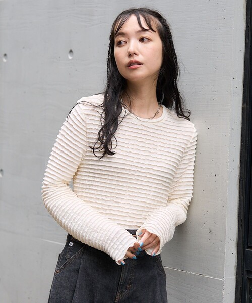 FREAK'S STORE(フリークスストア)の「ミニフリルロングスリーブTシャツ(Tシャツ/カットソー・レディース・オフホワイト/ブラック/ピンク・フリ-)」の2枚目の写真