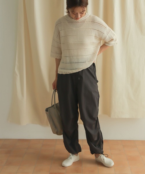 URBAN RESEARCH DOORS（アーバンリサーチドアーズ）の「ナイロンパラシュートパンツ（その他パンツ・レディース・チャコールグレー/ベージュ・MEDIUM）」の13枚目の写真