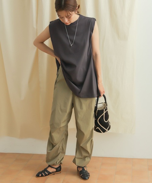 URBAN RESEARCH DOORS（アーバンリサーチドアーズ）の「ナイロンパラシュートパンツ（その他パンツ・レディース・チャコールグレー/ベージュ・MEDIUM）」の16枚目の写真