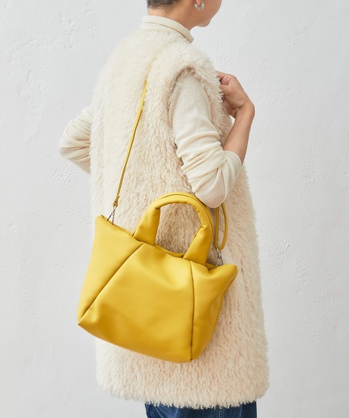 Actually（アクチュアリー）の「フェイクレザー 中綿2wayトート（トートバッグ・レディース・イエロー/アイボリー/ブラック/ブルー・フリー）」の4枚目の写真