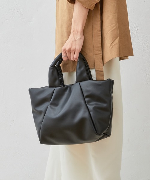 Actually（アクチュアリー）の「フェイクレザー 中綿2wayトート（トートバッグ・レディース・イエロー/アイボリー/ブラック/ブルー・フリー）」の6枚目の写真