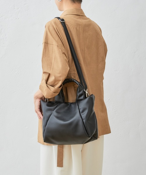 Actually（アクチュアリー）の「フェイクレザー 中綿2wayトート（トートバッグ・レディース・イエロー/アイボリー/ブラック/ブルー・フリー）」の7枚目の写真