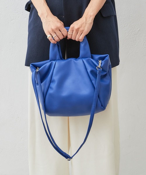 Actually（アクチュアリー）の「フェイクレザー 中綿2wayトート（トートバッグ・レディース・イエロー/アイボリー/ブラック/ブルー・フリー）」の12枚目の写真