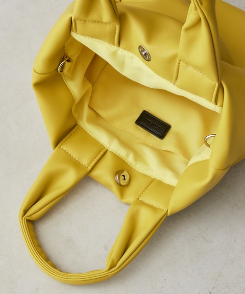 Actually（アクチュアリー）の「フェイクレザー 中綿2wayトート（トートバッグ・レディース・イエロー/アイボリー/ブラック/ブルー・フリー）」の20枚目の写真