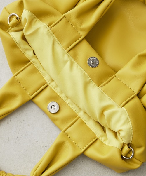 Actually（アクチュアリー）の「フェイクレザー 中綿2wayトート（トートバッグ・レディース・イエロー/アイボリー/ブラック/ブルー・フリー）」の21枚目の写真