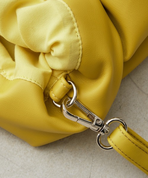Actually（アクチュアリー）の「フェイクレザー 中綿2wayトート（トートバッグ・レディース・イエロー/アイボリー/ブラック/ブルー・フリー）」の22枚目の写真