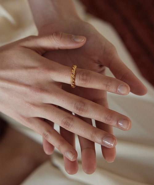 CENE（セネ）の「【CENE】セネ/ツイストフープリング（リング・レディース・ゴールド/シルバー・#11/#13/#9/#15/#8）」の3枚目の写真