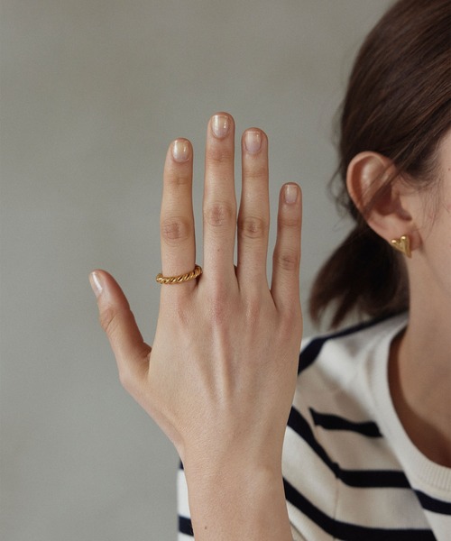 CENE（セネ）の「【CENE】セネ/ツイストフープリング（リング・レディース・ゴールド/シルバー・#11/#13/#9/#15/#8）」の6枚目の写真