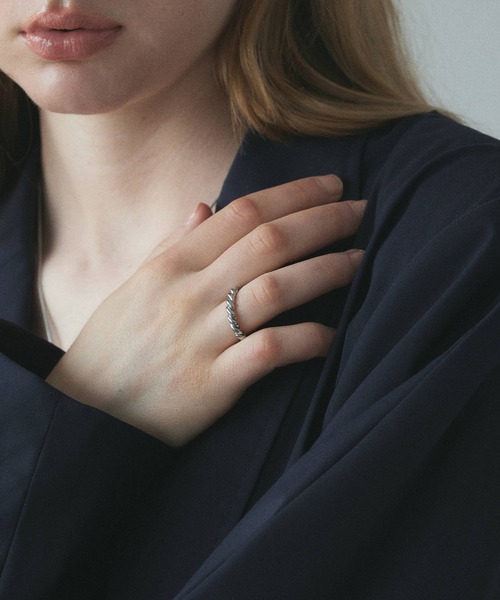 CENE（セネ）の「【CENE】セネ/ツイストフープリング（リング・レディース・ゴールド/シルバー・#11/#13/#9/#15/#8）」の12枚目の写真