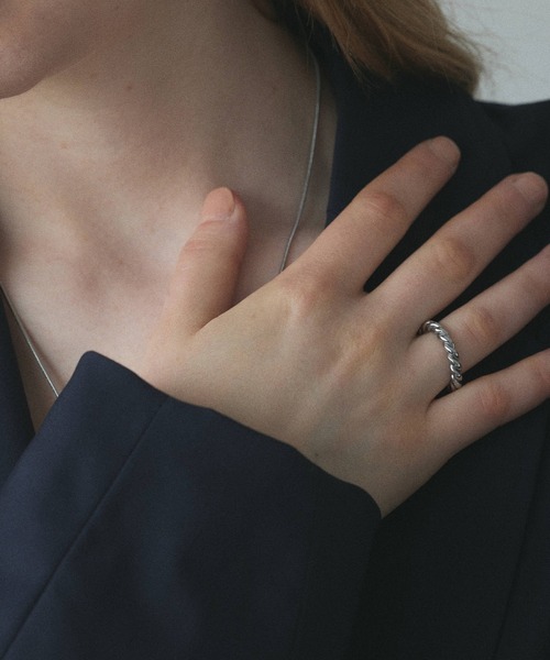CENE（セネ）の「【CENE】セネ/ツイストフープリング（リング・レディース・ゴールド/シルバー・#11/#13/#9/#15/#8）」の10枚目の写真