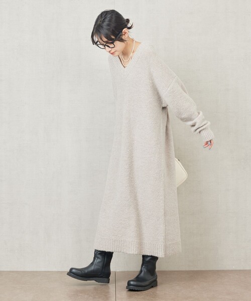FREAK'S STORE(フリークスストア)の「限定展開 ミニブークレ Vネック ニットワンピース(ワンピース・レディース・ナチュラル/イエロー/ブラウン/ブラック・フリ-)」の6枚目の写真
