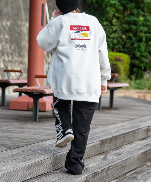（What it isNt）ART BY MARKGONZALES（ワットイットイズント）の「【h】〔(What it isNT)art by MARKGONZALES〕裏起毛 バックプリント RELAX FIT トレーナー（スウェット・メンズ・イエロー/ロイヤルブルー/ホワイト・MEDIUM/LARGE/X-LARGE）」の4枚目の写真